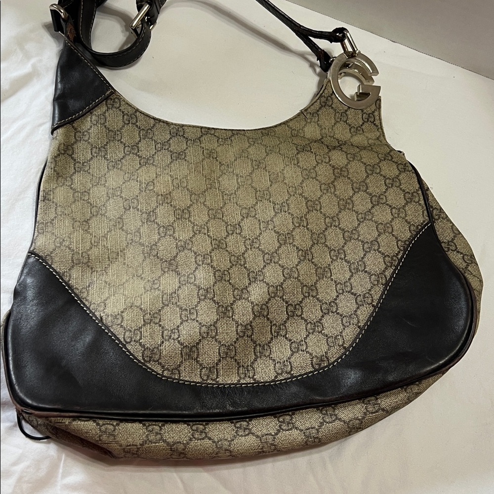 OVER-LOVED GUCCI SHOULDER BAG - PROJECT OR RESTORATION BAG - Picture 11 of 17
